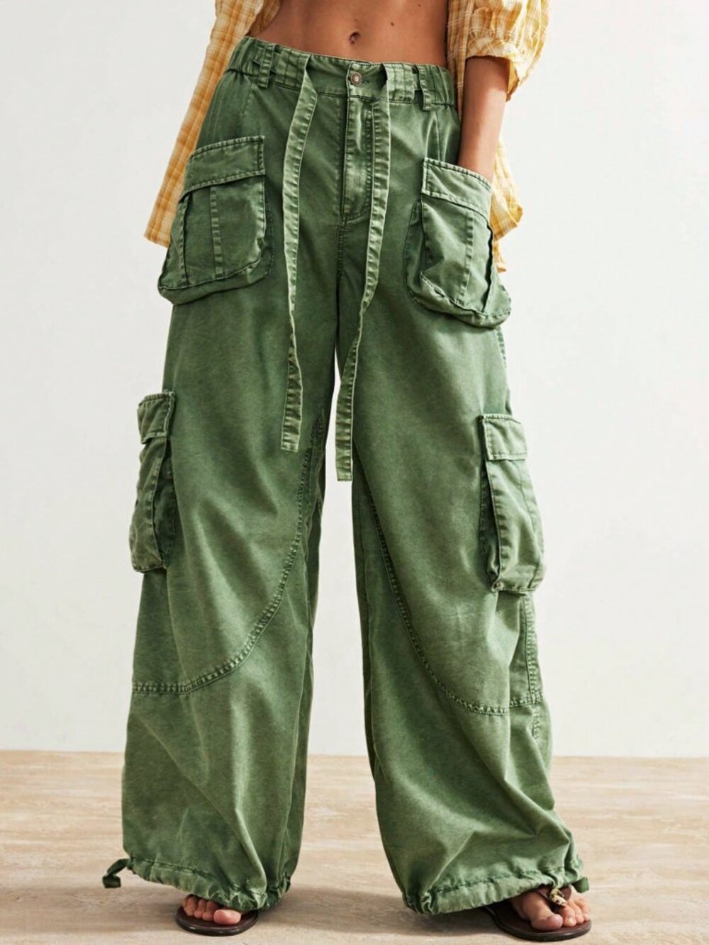 Green Casual Women's Woven Loose Drawstring Waist Low-Rise Wide Leg Cargo Pants - Picture 6 of 10